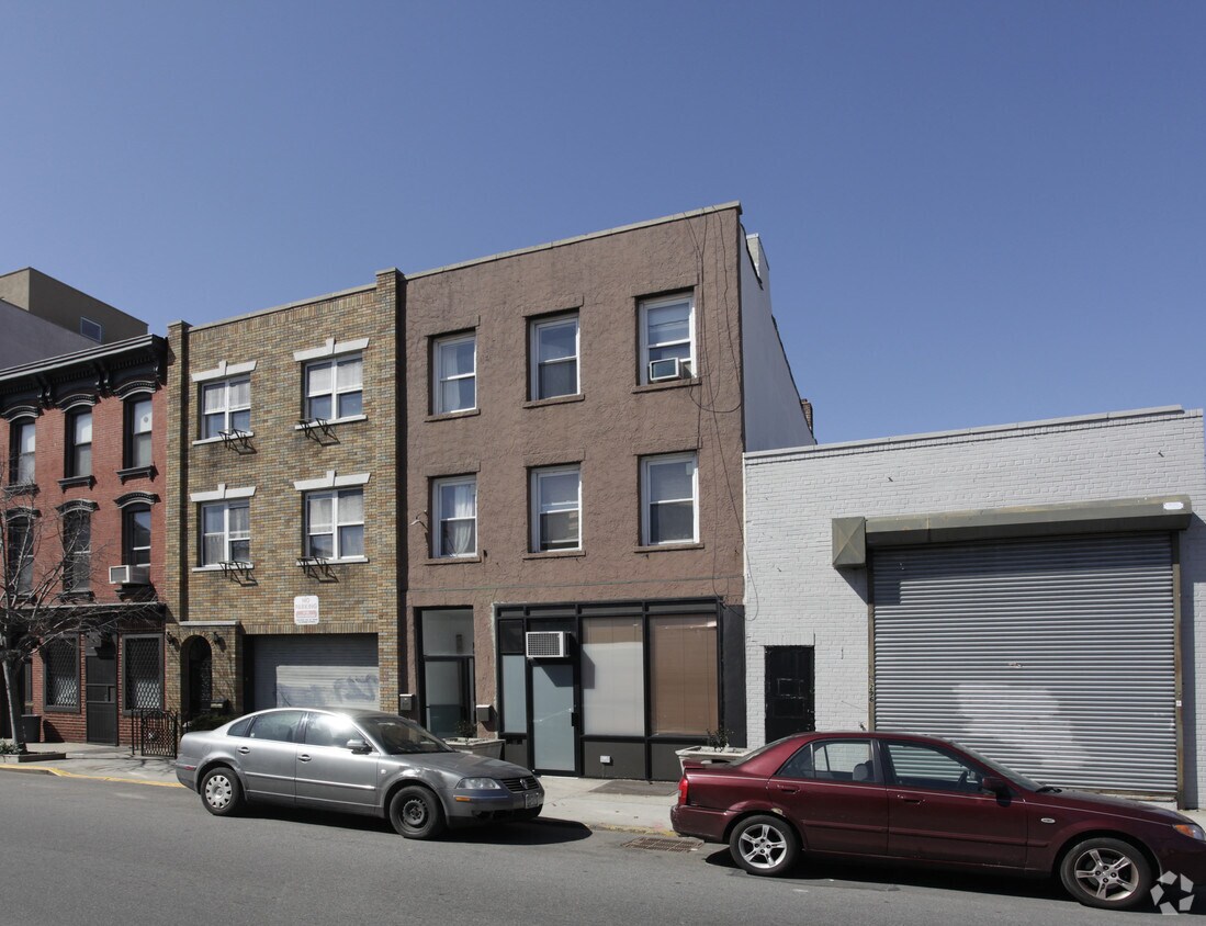 Foto principal - 298 Bond St