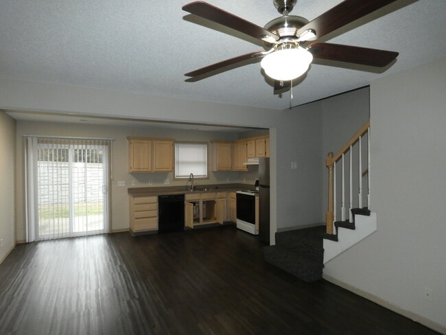 Building Photo - Townhome in Northland 10622 N Locust Ct