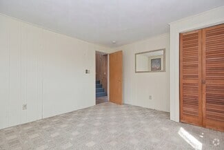 Building Photo - 18 Bungalow Rd