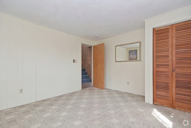Building Photo - 18 Bungalow Rd
