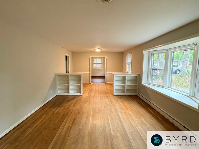 Building Photo - 2113 Woodmont Dr