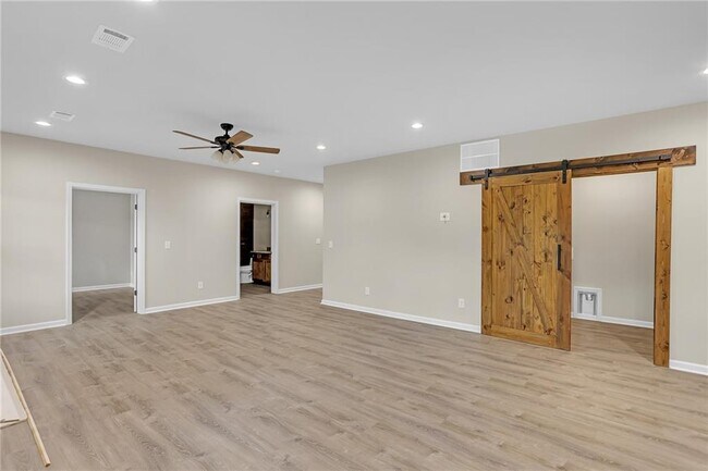 Foto del edificio - 568 Garden View Ct