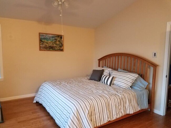 Foto del edificio - 66 Lake Dr