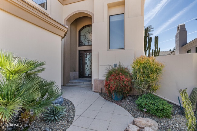 Building Photo - 7705 E Doubletree Ranch Rd