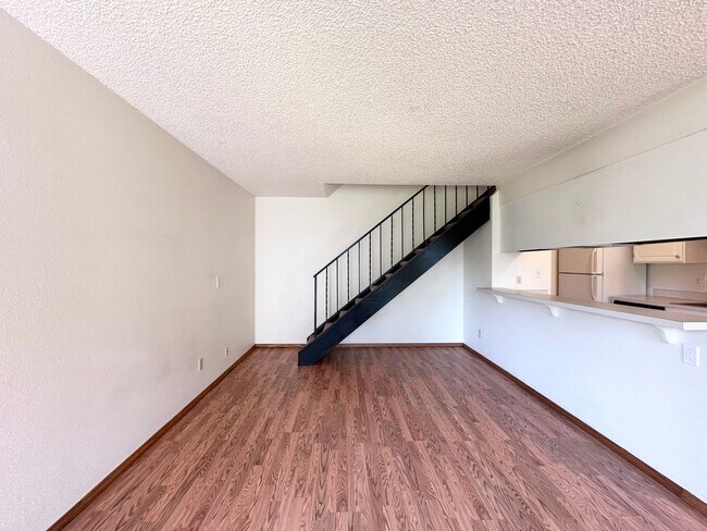 Foto del edificio - SPACIOUS, CLEAN W/Tons of storage! Tee Off...