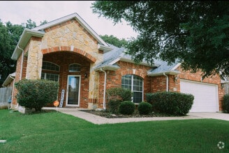 Building Photo - 614 Valencia Dr