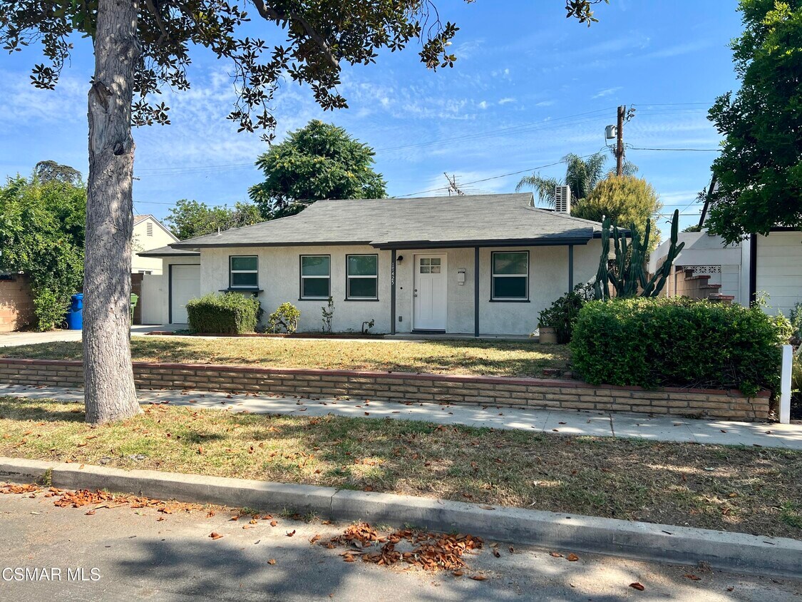 Primary Photo - 17425 Valerio St