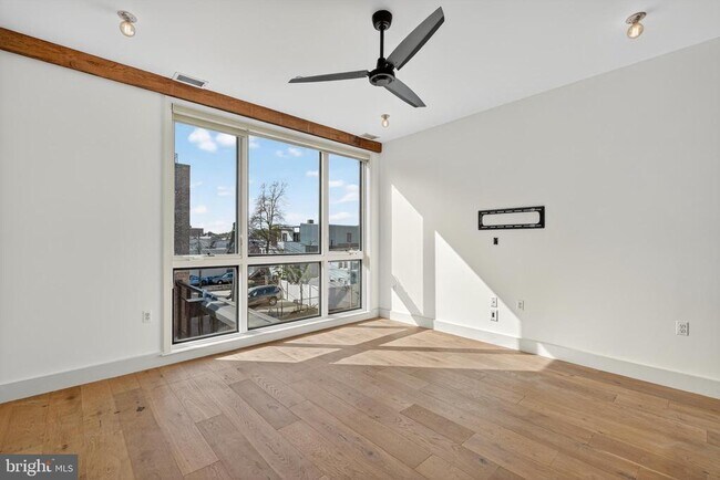 Foto del edificio - 774 Girard St NW