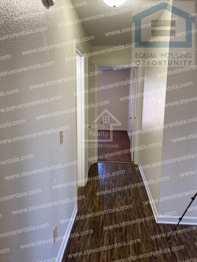 Building Photo - 457 Oriole Dr