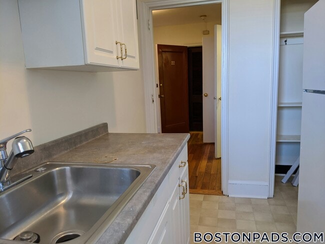 Building Photo - 550 Belmont St