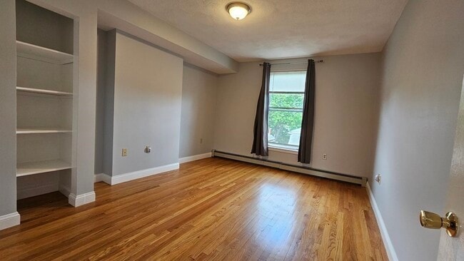 Building Photo - 73 River St