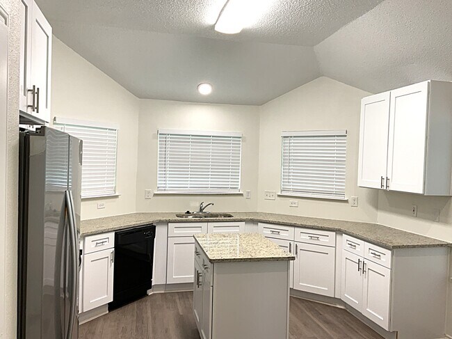 Foto del edificio - 2115 Rosemary Ln