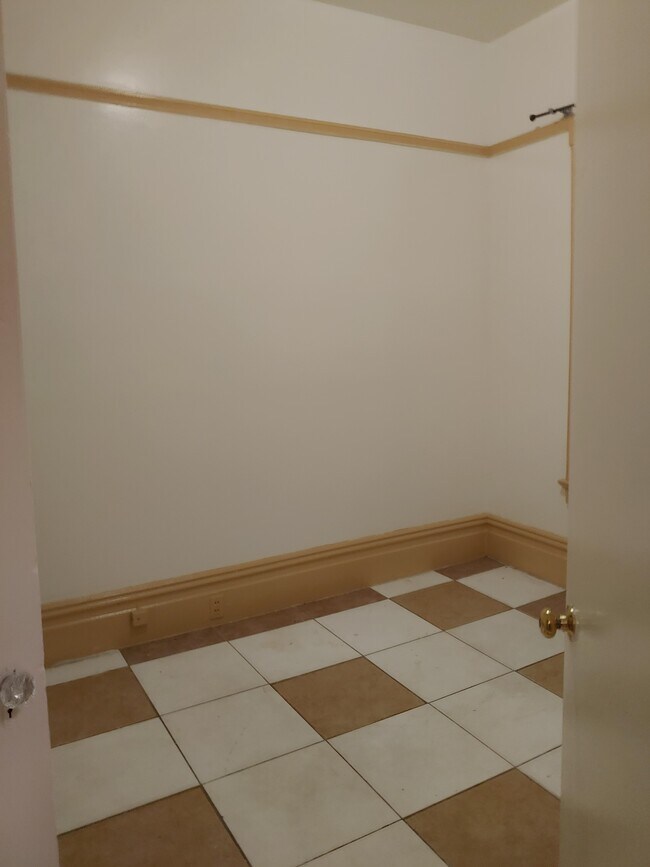 Room number 2 - 4810 Shattuck Ave