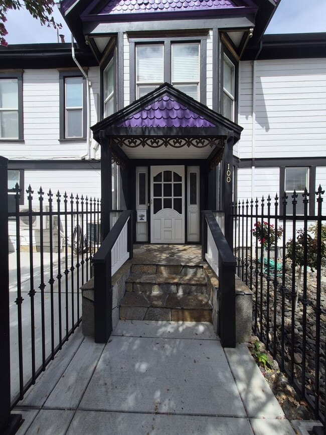 Building Photo - 532 West St