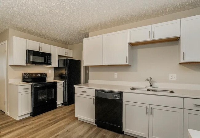 Building Photo - 2084 Belcher Dr