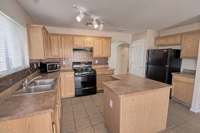 Building Photo - 50% OFF FIRST MONTH'S RENT!!!!!!!!!!!! Los Arroyos