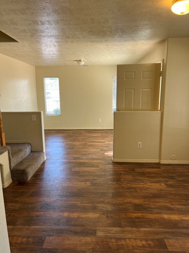 Foto del edificio - Nice 3 Bedroom, 2.5 bathroom townhome in S...