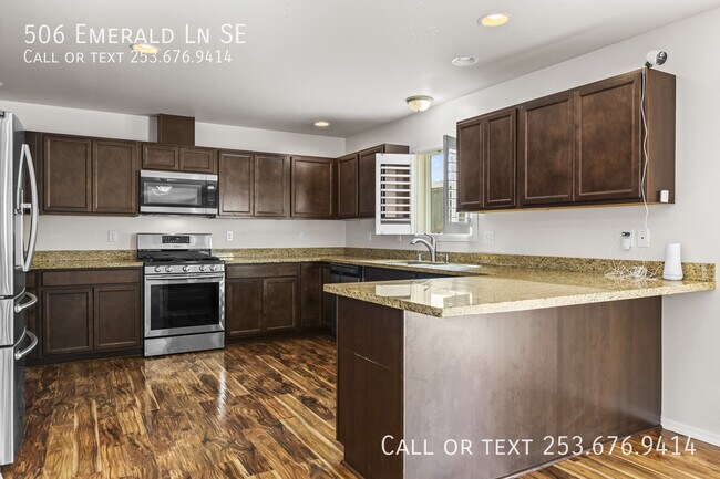 Foto del edificio - 506 Emerald Ln SE