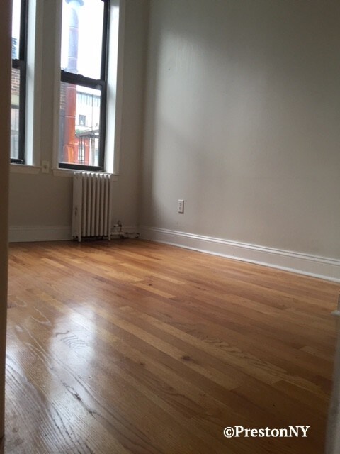 Building Photo - 132 Thompson St