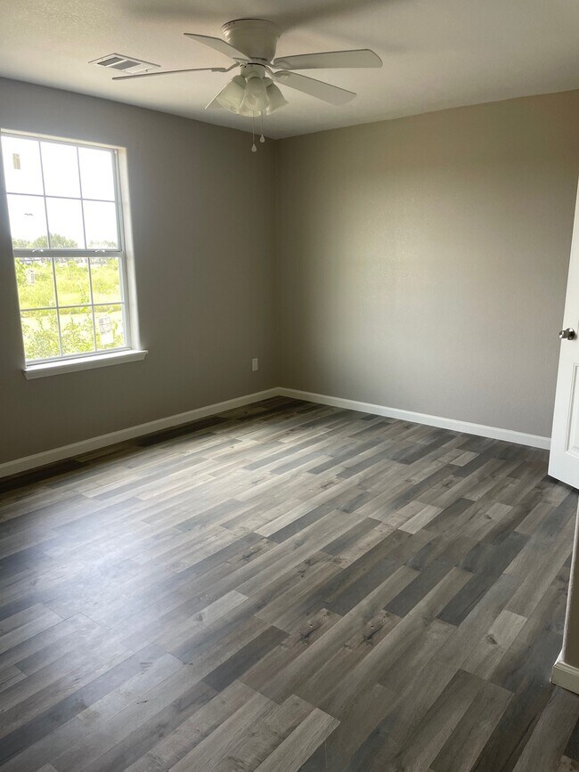 Foto del edificio - 17520 Julia Ave