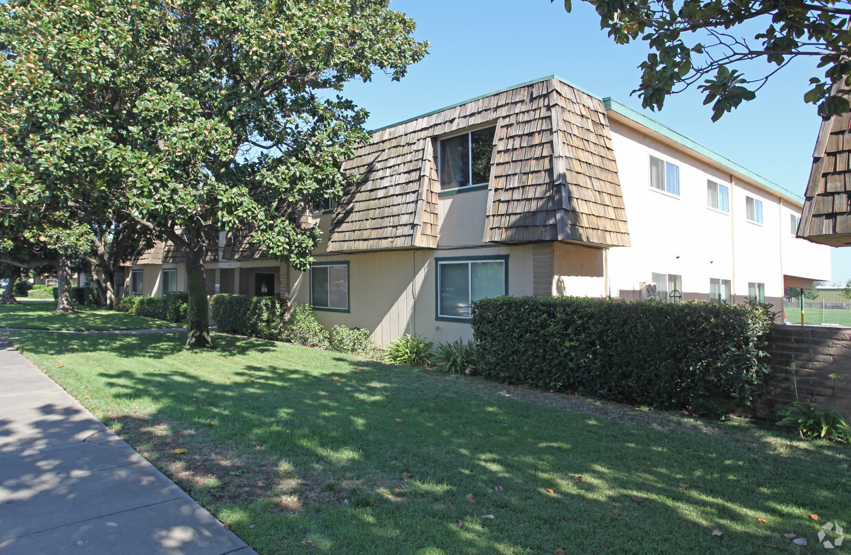 Building Photo - Kettleman Court Apartments