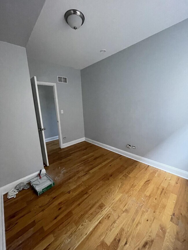 Foto del edificio - 3 bedroom in Chicago IL 60637