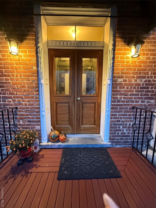 Building Photo - 64 Anstice St