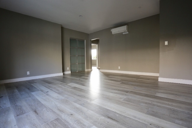 Foto del edificio - 5427 Carlton Way