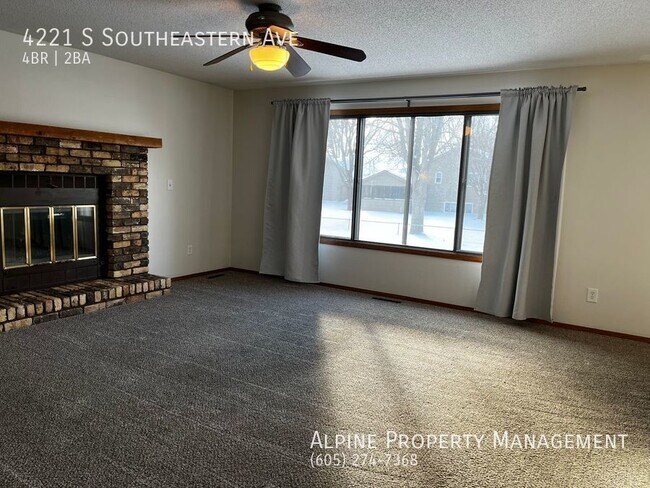 Building Photo - 4 Bed/2 Bath East Side Home For Rent!
