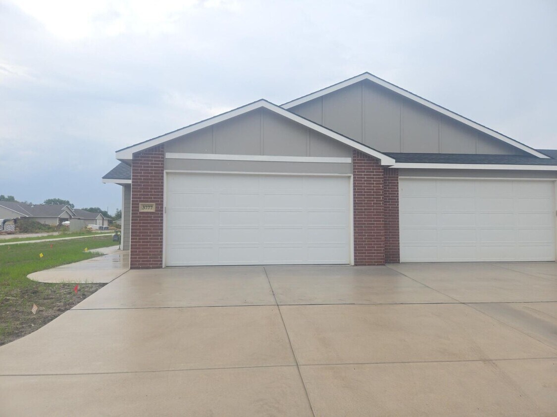 Foto principal - Brand-New 3BR/2BA Duplex | Open Floor Plan + Haysville Schools