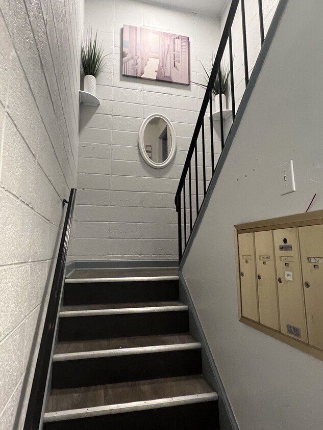 Common Hallway Area - 4218 Dix St NE