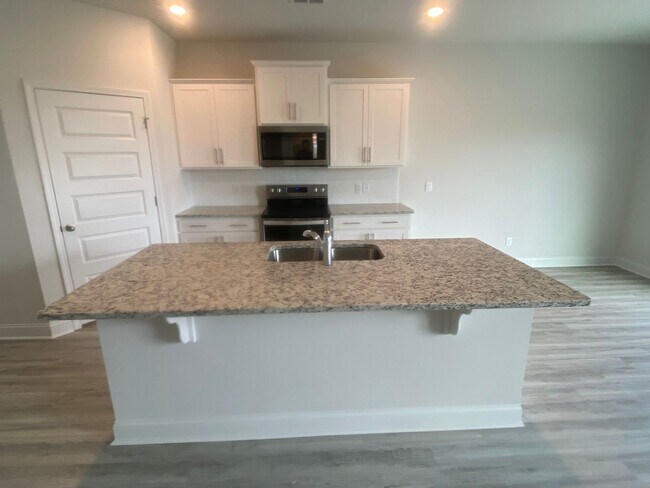 Foto del edificio - Brand New Home!! Available Now!
