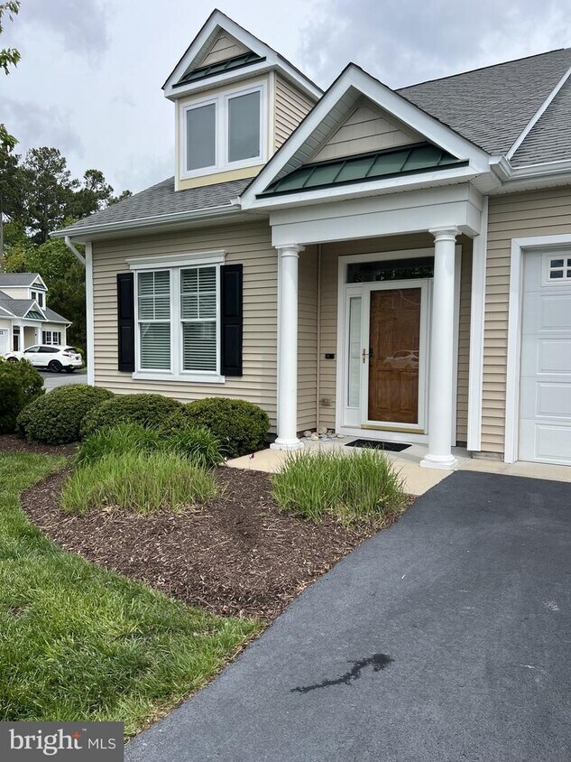 Primary Photo - 32108 ARBOR Dr