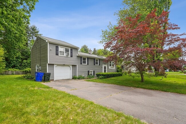 Building Photo - 44 Simsbury Manor Dr