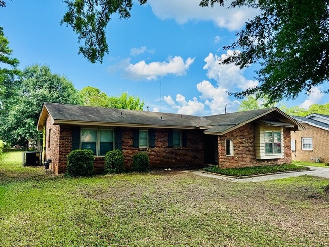 Building Photo - Check Out This 3 Bedroom / 2 Bathroom BRIC...