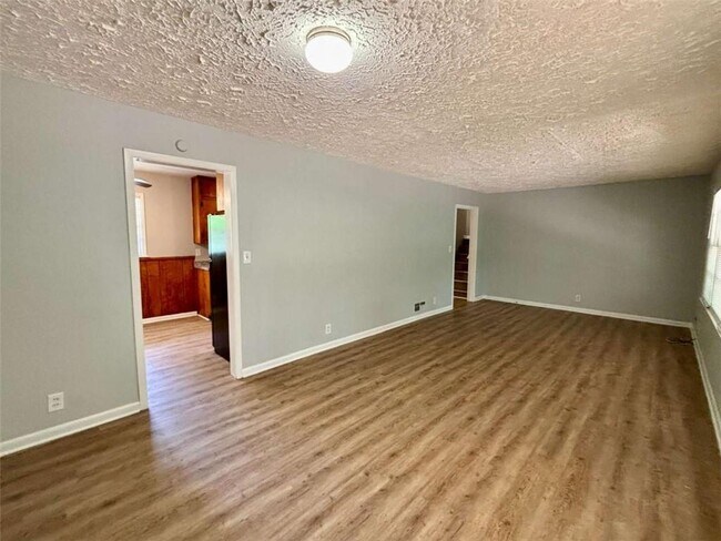 Building Photo - 2612 Dawn Dr