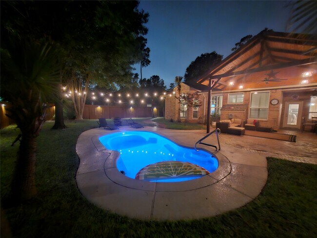 Foto del edificio - 14422 Light Falls Ct