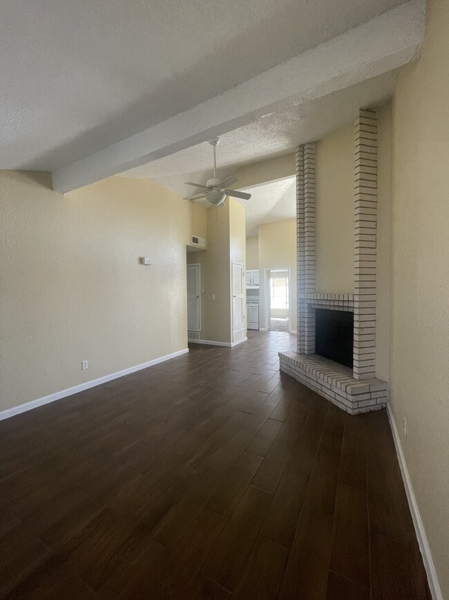 Foto del edificio - 11622 Scott Simpson Dr