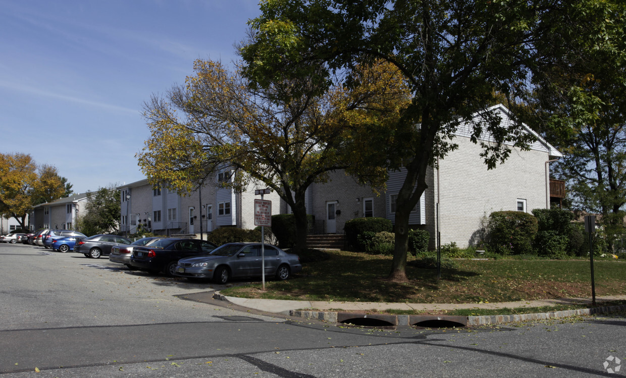 Primary Photo - Cardinal Village