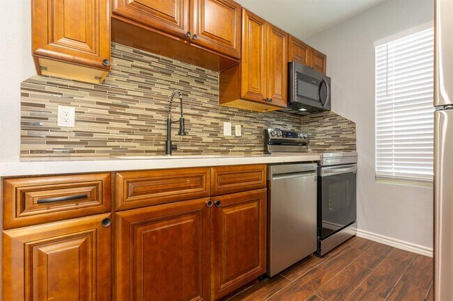 Foto del edificio - 2750 Holly Hall St