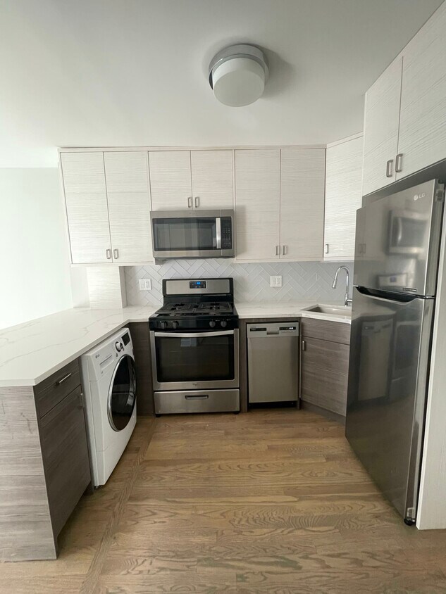 Primary Photo - 5952-5960 N Winthrop Ave