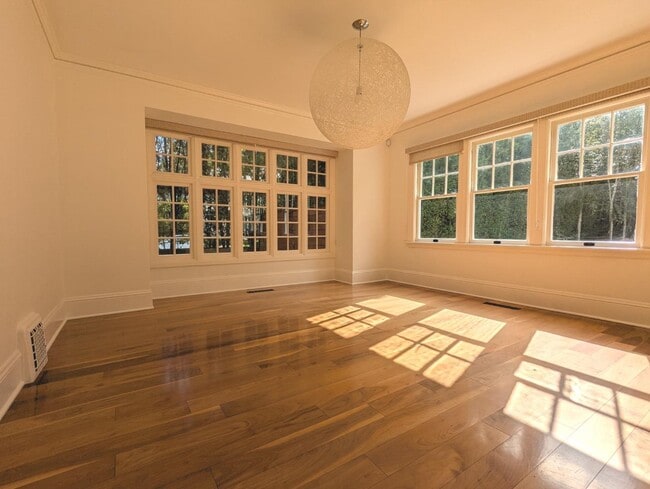 Building Photo - 1400 Cowper St