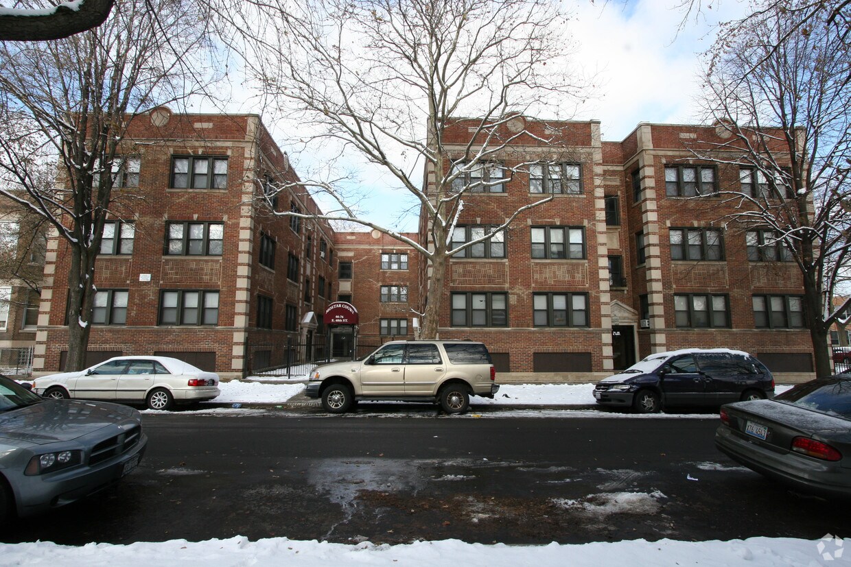 6752 S Michigan Ave Apartments in Chicago, IL