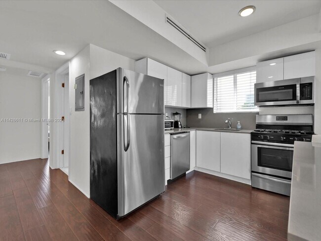 Building Photo - 7333 Dickens Ave