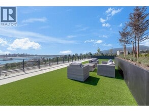 Building Photo - 343 St Davids Ave