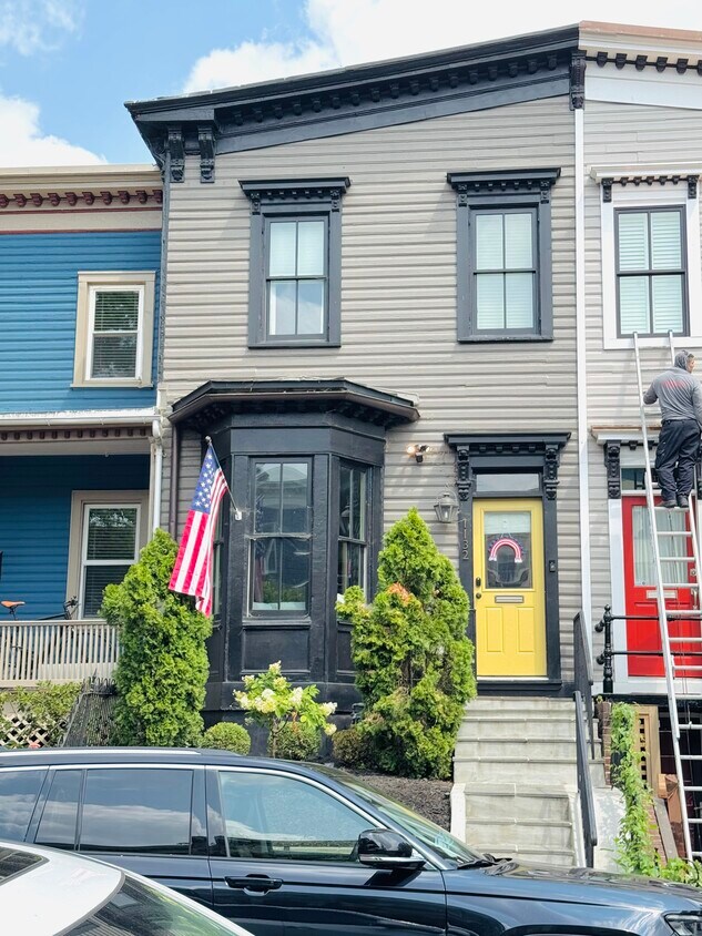 Primary Photo - 1132 Park St NE
