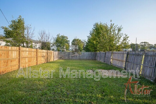 Building Photo - 3121 Cromwell Dr