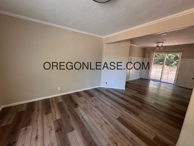 Building Photo - 3 bedroom 2 bath Cottage grove townhome