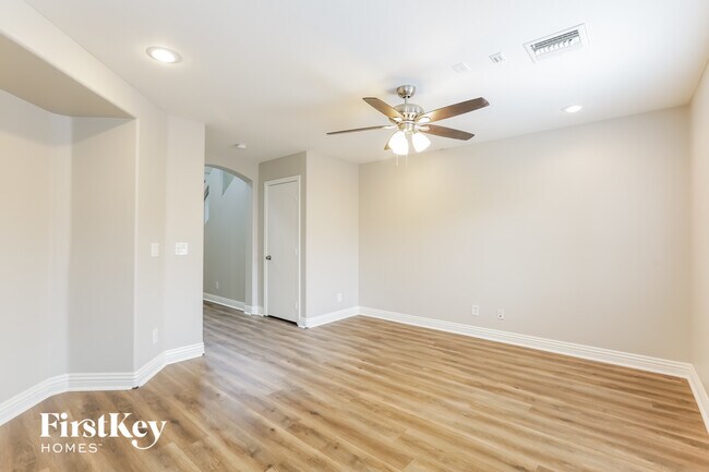 Building Photo - 7440 Margollini St