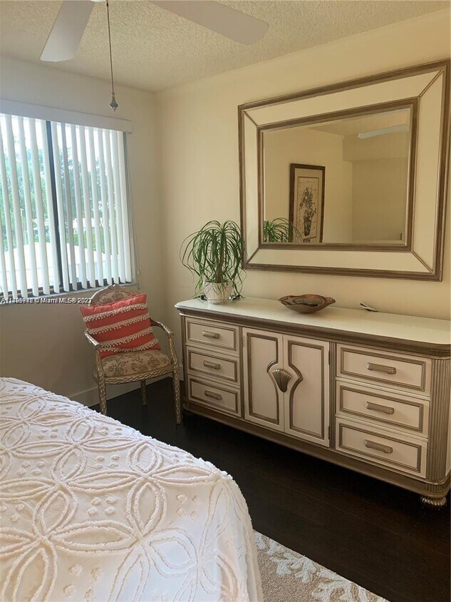 Foto del edificio - 6193 Balboa Cir